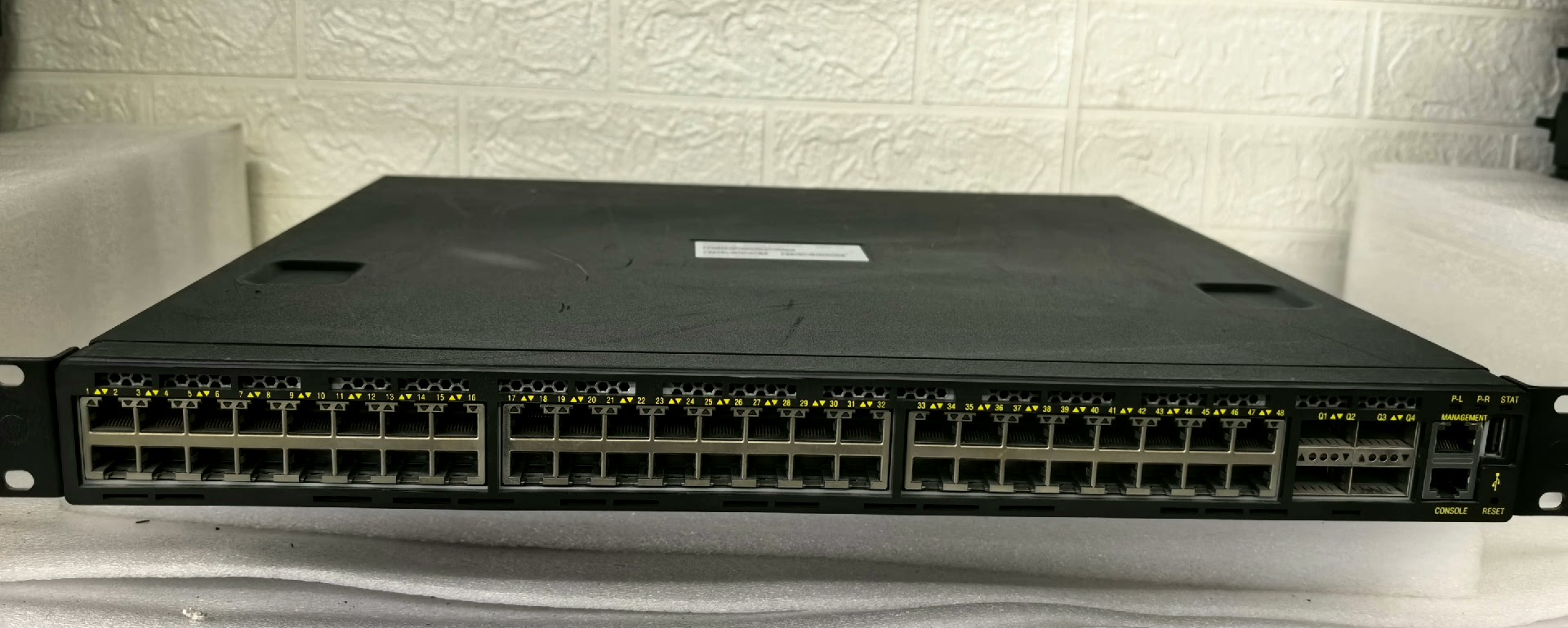 switch celestica redstone d2030 48 port 10gb rj45 4 port 40gb qsfp 01