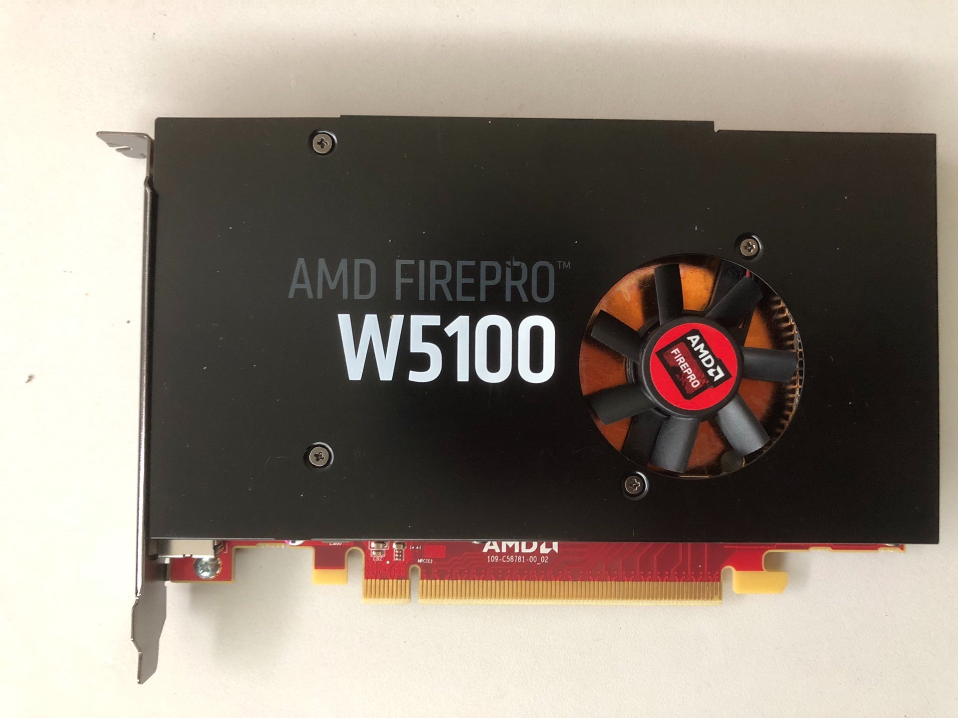 vga amd firepro w5100 4gb gddr5 01