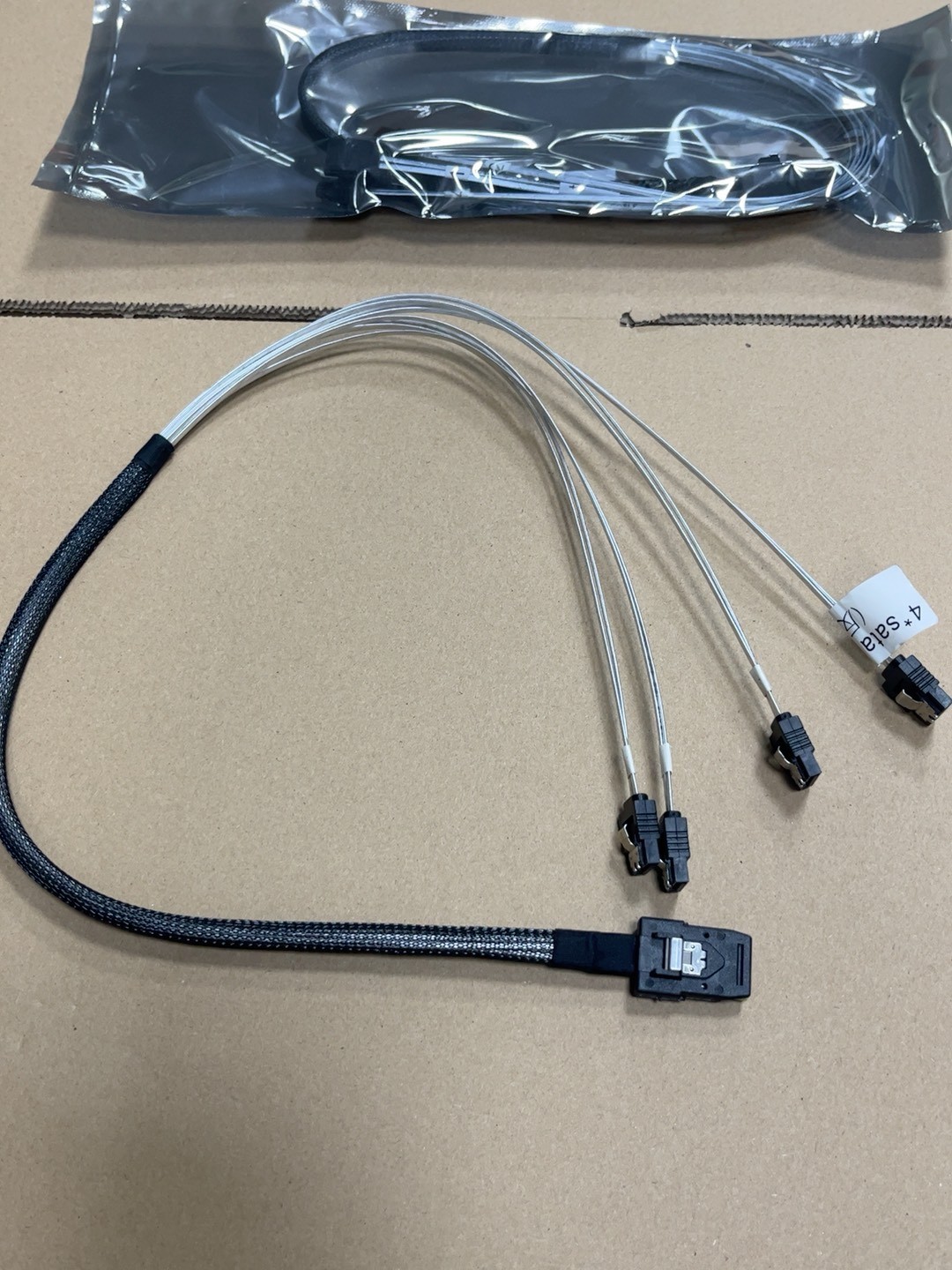cap mini sas sff 8087 to 4 sata 01