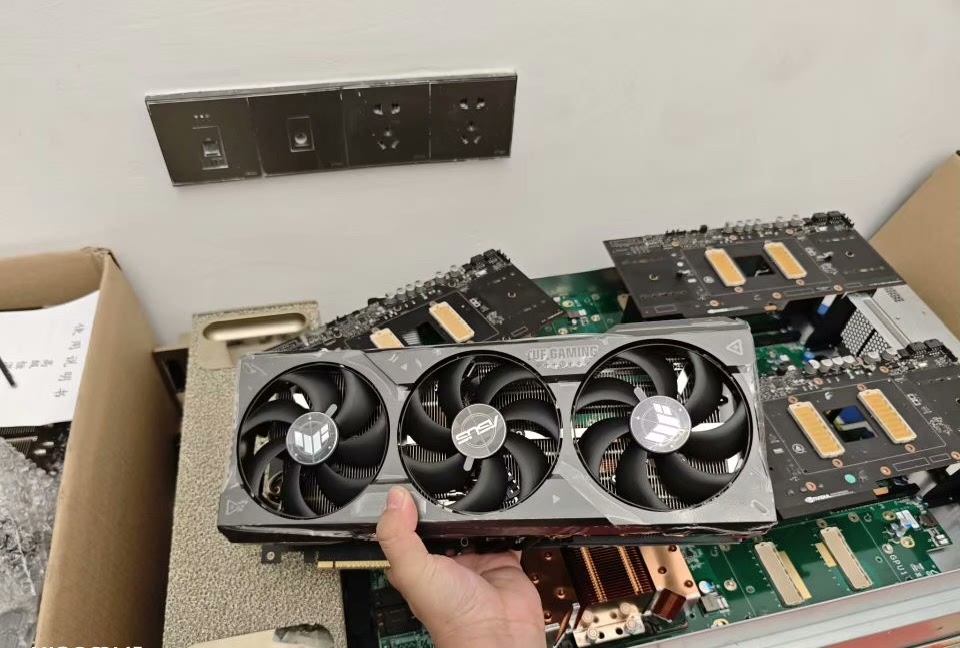 GPU NVIDIA Tesla V100 16GB HBM2 sxm2 mod fan rtx 4090 01 GPU NVIDIA Tesla V100 16GB HBM2 sxm2 mod fan rtx 4090 01