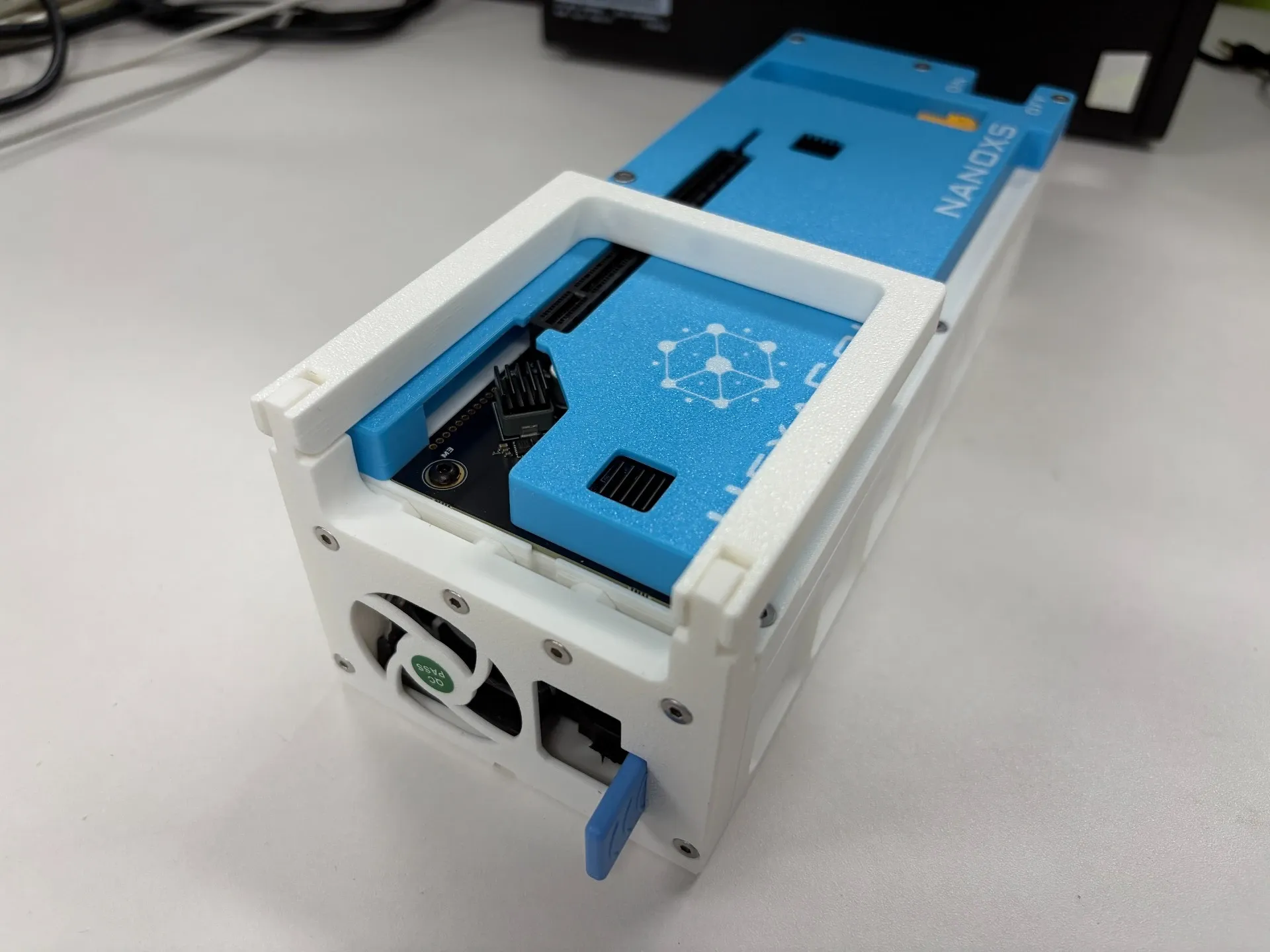 dock egpu hexasoul nanoxs usb4 thunderbolt oculink 550w 3 Dock EGPU Hexasoul NanoXS USB4 thunderbolt Oculink 550w - Hinh 3