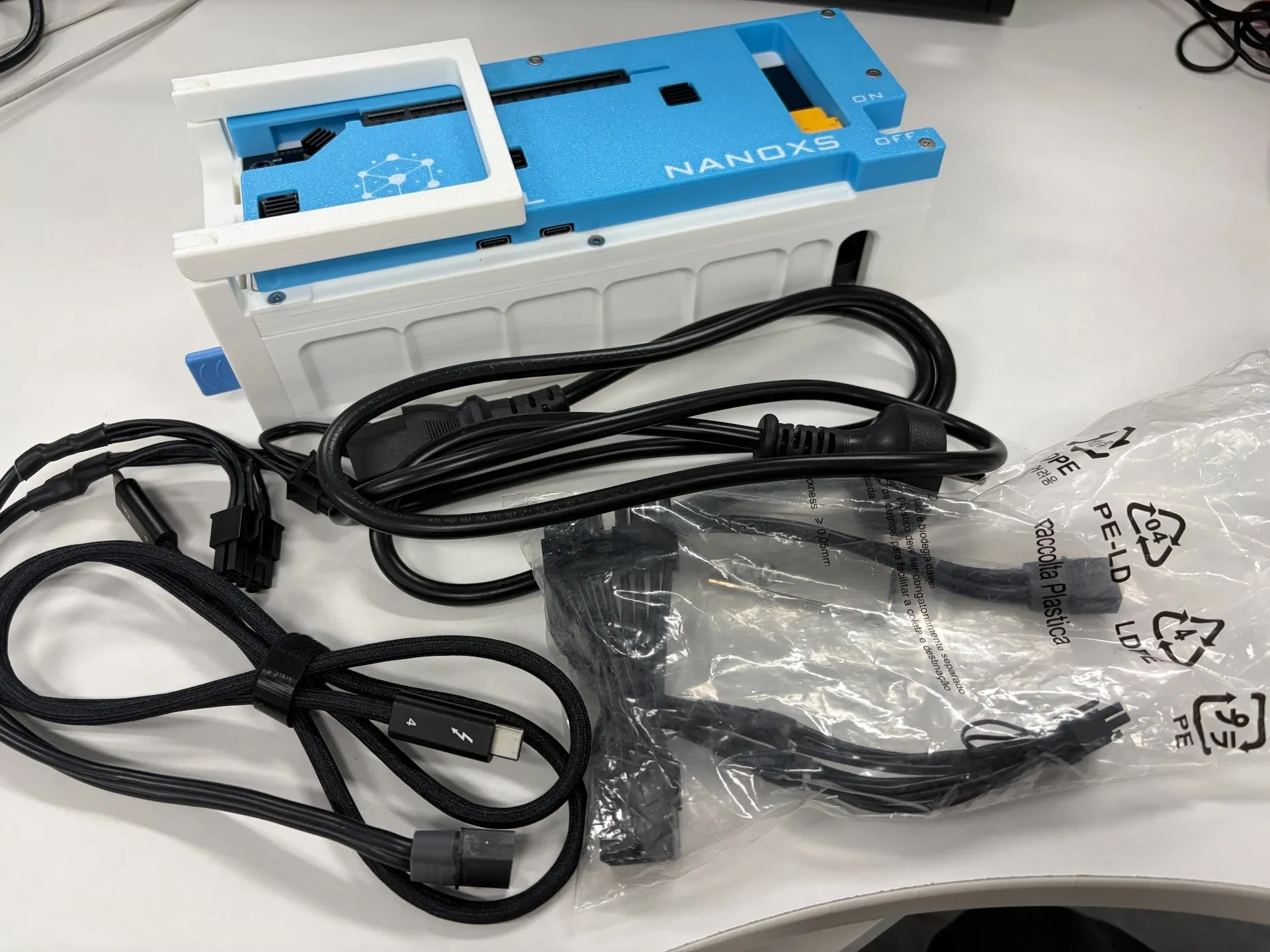 dock egpu hexasoul nanoxs usb4 thunderbolt oculink 550w 4 Dock EGPU Hexasoul NanoXS USB4 thunderbolt Oculink 550w - Hinh 4